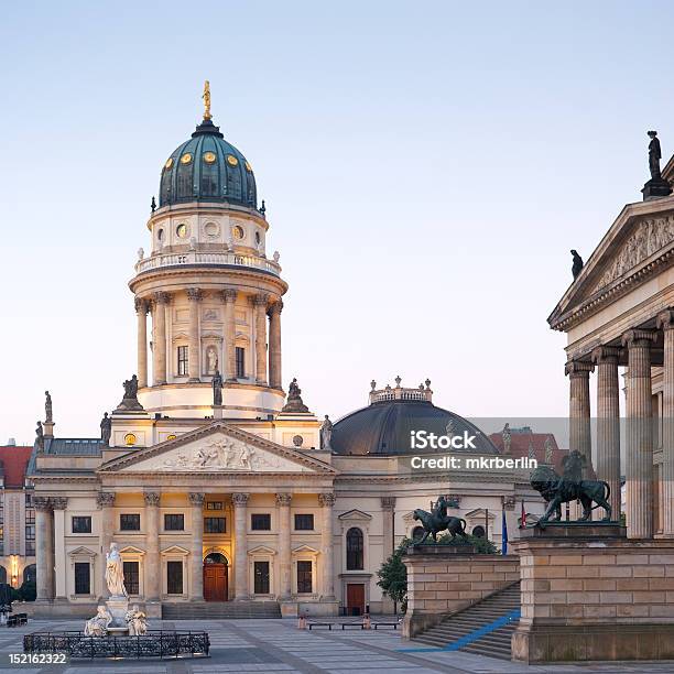 Берлин Площадь Жандарменмаркт Deutscher Dom — стоковые фотографии и другие картинки Без людей - Без людей, Берлин, Восточный Берлин