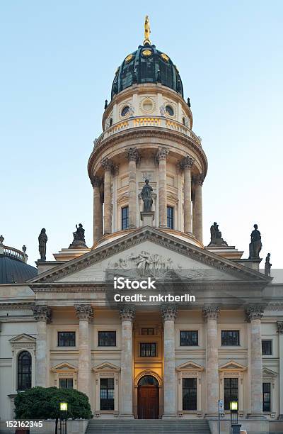 Berlín Gendarmenmarkt Deutscher Dom Foto de stock y más banco de imágenes de Alemania - Alemania, Amanecer, Berlín