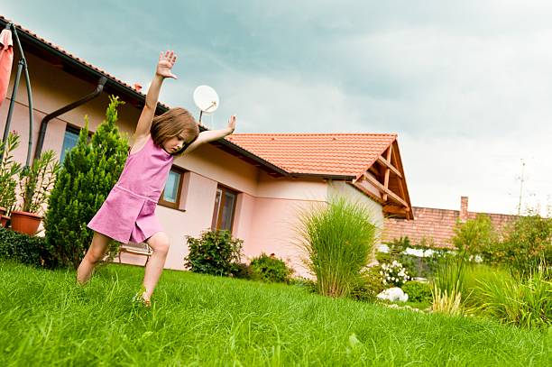 istock Cartwheel -fun on garden 152162496