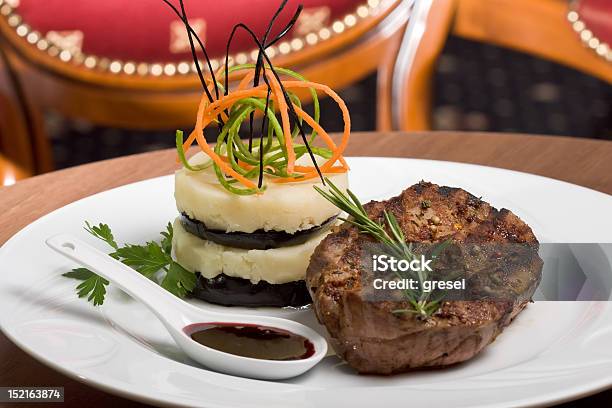 Costoletta Carne E Purè Di Patate - Fotografie stock e altre immagini di Alla griglia - Alla griglia, Bistecca di filetto, Bistecca di manzo