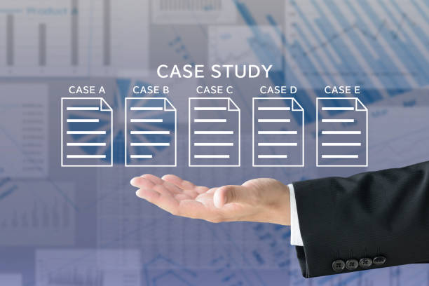 istock Business man's hand and report pictogram with case study word 1521671675