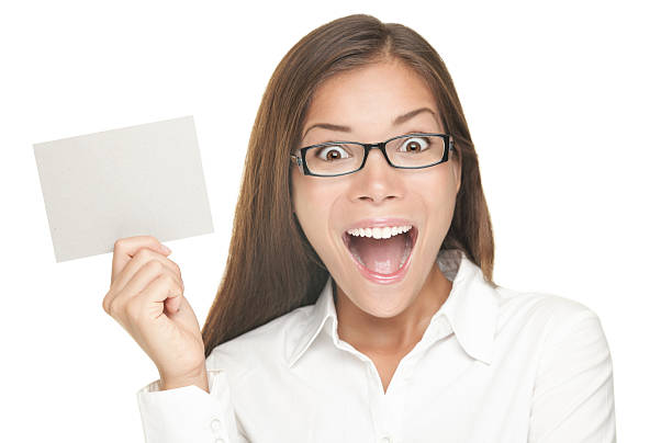 sinal em branco de mulher entusiasmado - glasses holding business card imagens e fotografias de stock