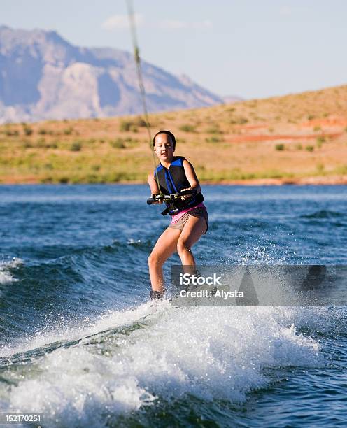 Junges Mädchen Wakeboarding Am Lake Powell 02 Stockfoto und mehr Bilder von Abenteuer - Abenteuer, Aktivitäten und Sport, Athlet