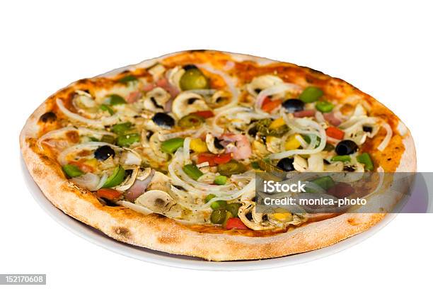 Foto de Pizza Isolado No Fundo Branco e mais fotos de stock de Almoço - Almoço, Azeite, Azeitona