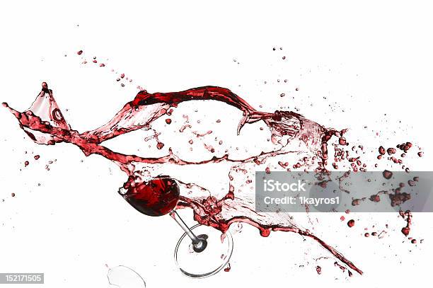 Explosão De Um Copo Com Vinho Tinto Isolado No Branco - Fotografias de stock e mais imagens de Copo de Vinho