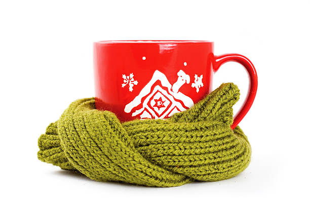 tasse de thé avec boule d'hiver - tea cup cup shape red photos et images de collection