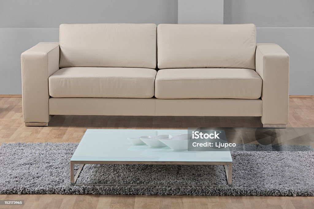 Moderne et minimaliste salon avec canapé-lit - Photo de A la mode libre de droits