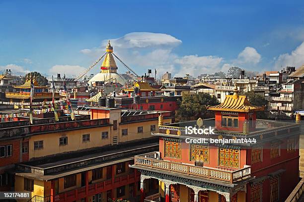 Foto de Os Telhados Coloridos De Kathmandu e mais fotos de stock de Arquitetura - Arquitetura, Capitais internacionais, Cultura do Nepal
