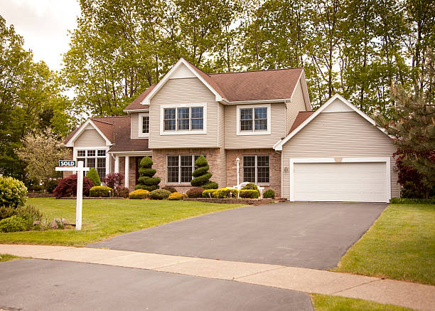 istock Cozy two-floor house with garage being sold 152177822