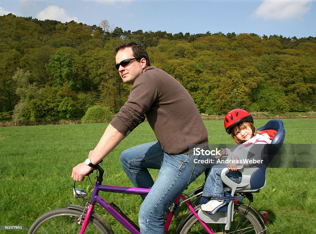 Bicicleta com pai e daugther - Royalty-free Bicicleta Foto de stock