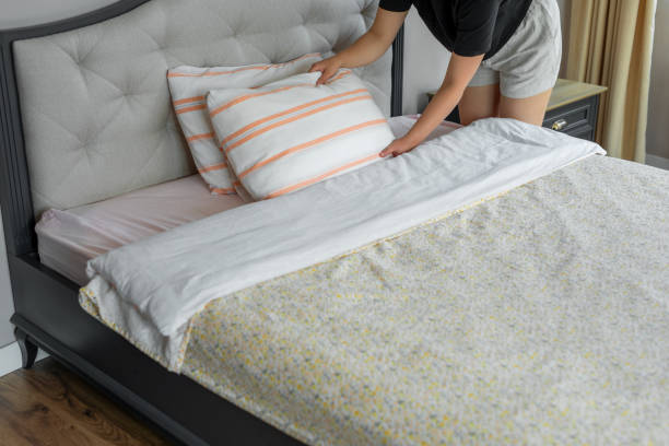 istock Woman housekeeper making bed 1521786860