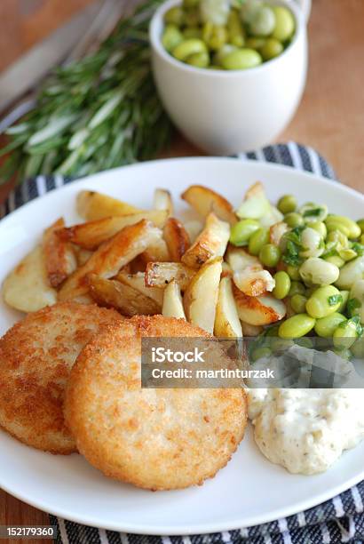 Fishcakes Z Wiórów - zdjęcia stockowe i więcej obrazów Chipsy ziemniaczane - Chipsy ziemniaczane, Kotlety rybne, Bez ludzi