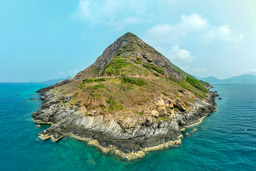 True to its name, Shark Cape is a large rock mass reaching out to sea. Seen from above, this place looks like the nose of a shark. This is also the reason why people named this island Cape Shark to distinguish it from other capes in Con Dao.