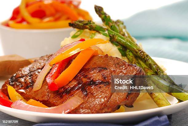 Gegrilltes Ribeyesteak Mit Kartoffelpüree Stockfoto und mehr Bilder von Blau - Blau, Blutig, Erfrischung