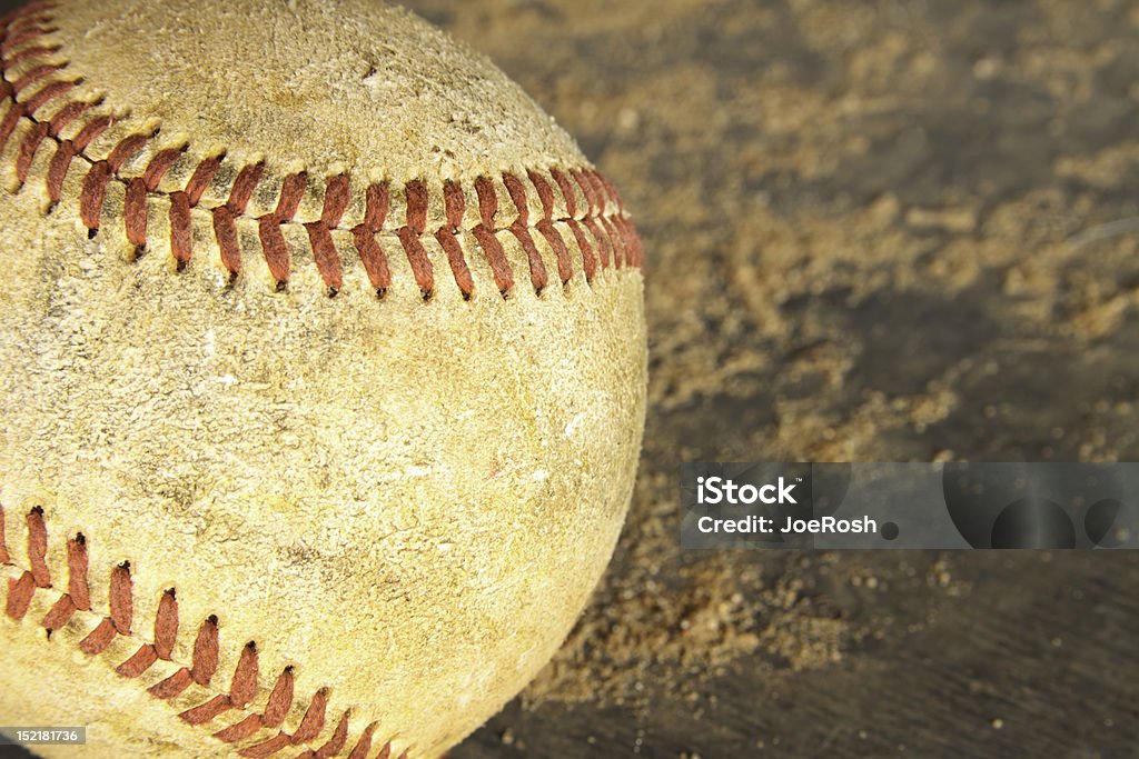 Velho Grunge madeira e terra beisebol no fundo - Foto de stock de Acabado royalty-free