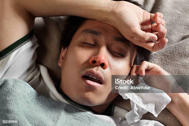 Kranken Person Stockfoto und mehr Bilder von Krankheit - Krankheit, Erkältung und Grippe, Bett