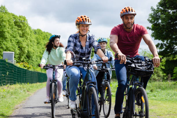 istock A Bicycle Ride with Friends 1521819369