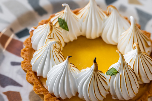 French meringue lemon tart