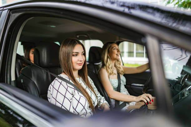 istock Three bestfriends driving through the city 1521991626