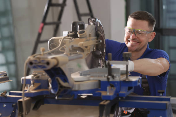 istock A smiling young worker serves a metal cutting machine 1522003184