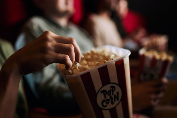 close up of eating popcorn in cinema. - filme-evento-de-entretenimento imagens e fotografias de stock