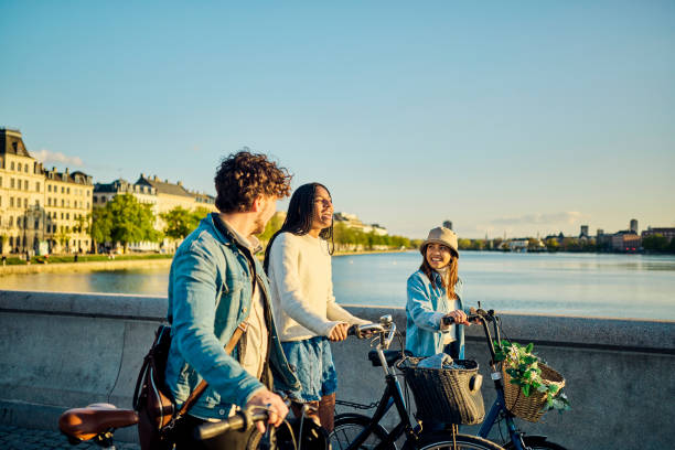 istock Cityscape Connection: Multi-Ethnic Friends Create Memorable Moments through Cycling 1522149326