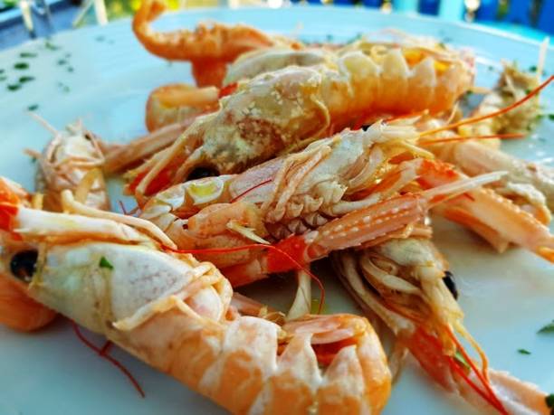 istock Plate of prawn 1522189852