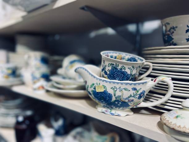 istock Retro crockery on a shelf 1522284054