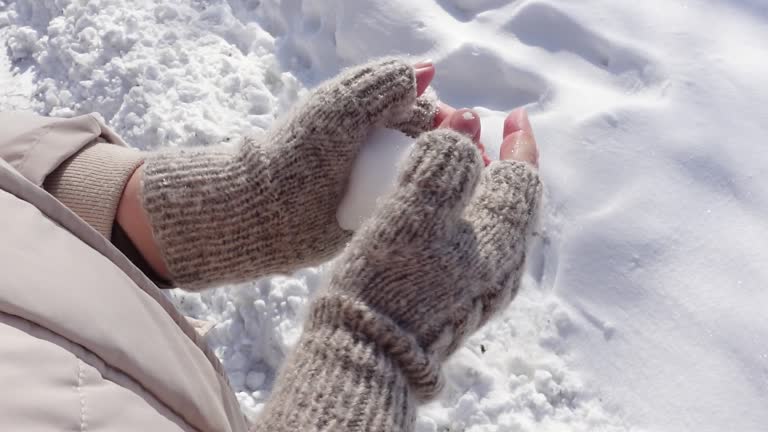 Woman makes Snowball close-up