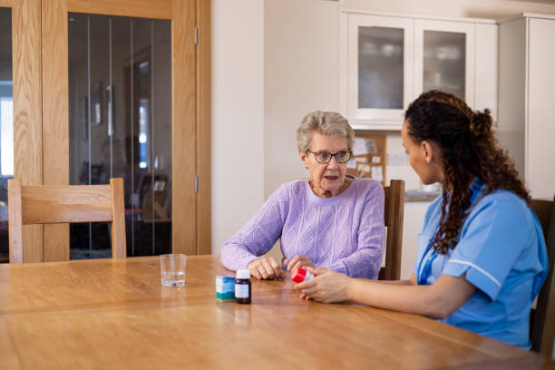 istock Talking With The Home Nurse 1522337314
