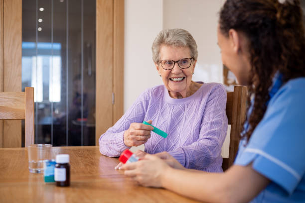 istock Positive Discussion with Home Nurse 1522338386