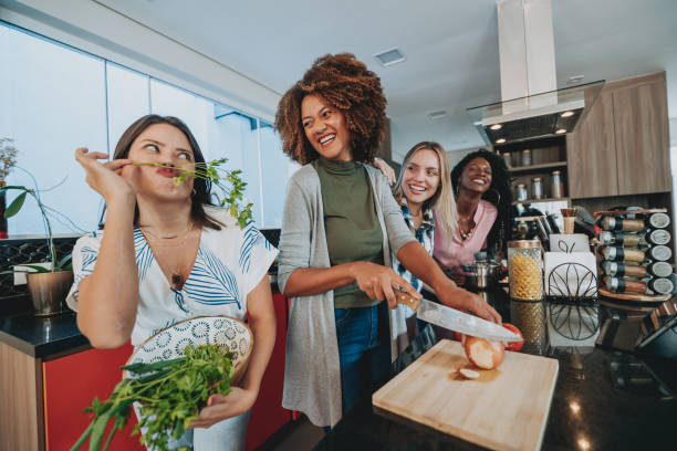 istock Playful friend preparing lunch 1522412052