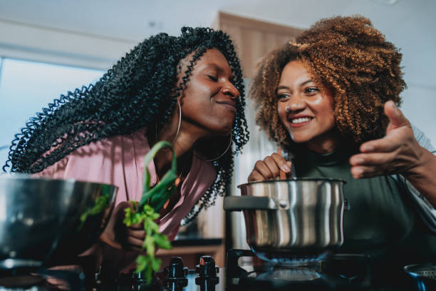 istock Smelling the food in the kitchen 1522412089