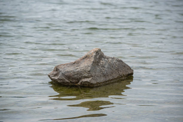 istock Rock in the water 1522413311