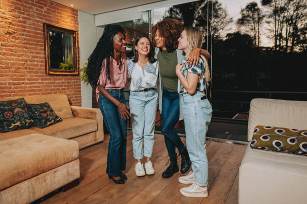 istock Friends saying goodbye after a fun afternoon 1522425545