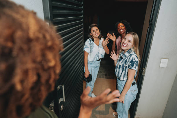istock Friends saying goodbye after a fun afternoon 1522425547