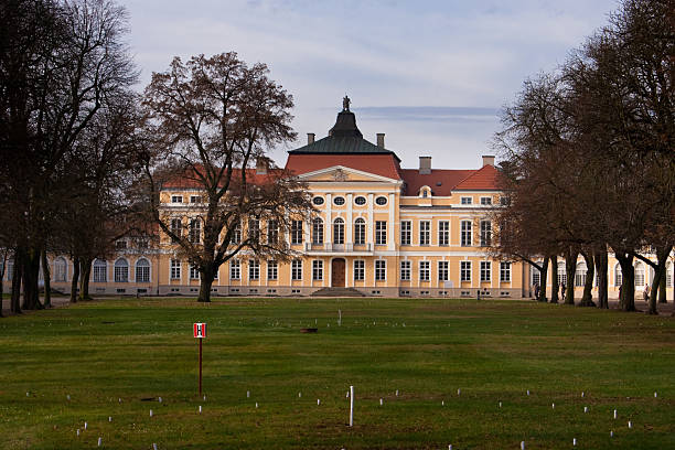 istock Polish Palace near Poznan 152253703