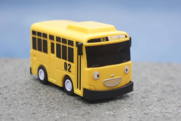 istock Yellow Bus toys 1522999072