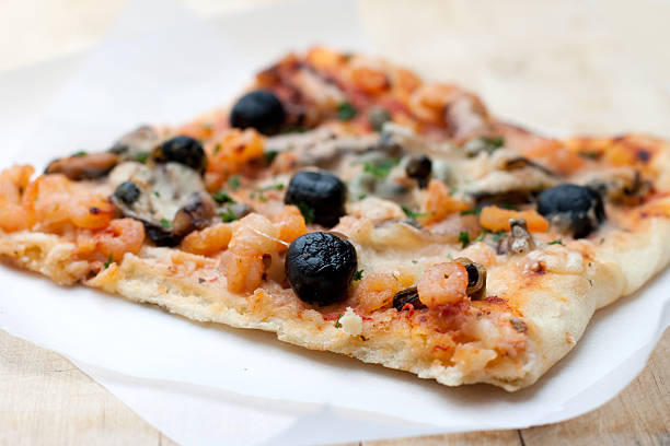 pizza z owocami morza – zdjęcie