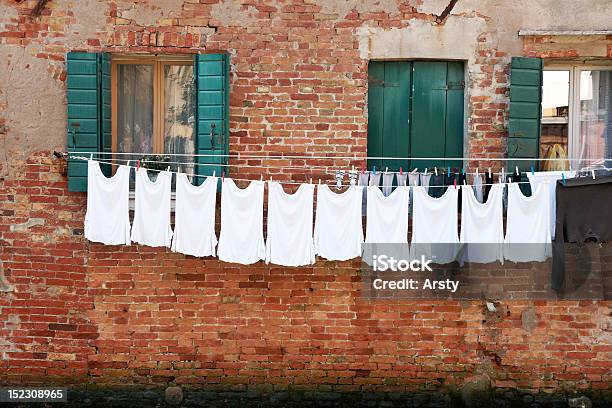Lavanderia Di Venezia - Fotografie stock e altre immagini di Abbigliamento - Abbigliamento, Ambientazione esterna, Appartamento