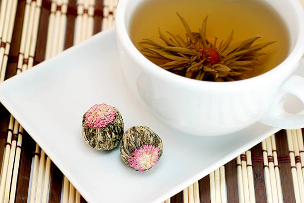 китайский жасминовый чай - green tea jasmine tea chinese tea стоковые фото и изображения