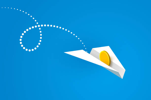 White paper airplane with gold coin is flying over blue background - ilustração de arte vetorial