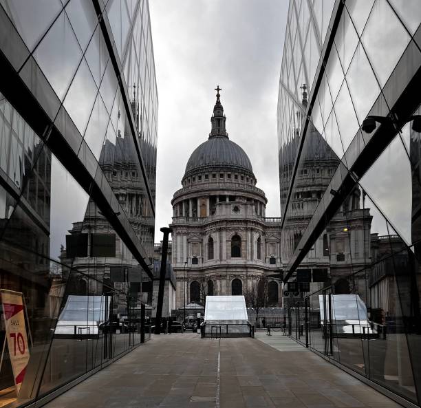 собор святого павла - st pauls cathedral travel destinations reflection london england стоковые фото и изображения