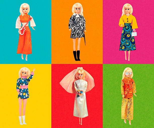 illustrazioni stock, clip art, cartoni animati e icone di tendenza di bambola di moda con sei diversi completi - doll