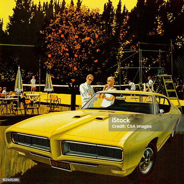 Винтажный Желтый Автомобиль — стоковая векторная графика и другие изображения на тему Ретро авто - Ретро авто, Теннис, Старомодный