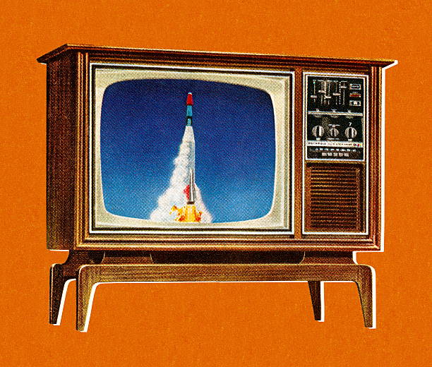 rocket auf fernsehen - television stock-grafiken, -clipart, -cartoons und -symbole