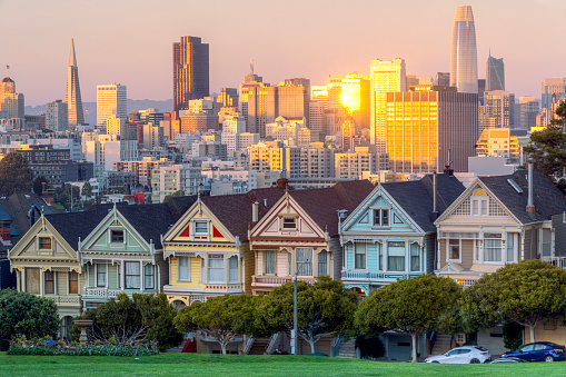 Painted Ladies Victorian Houses row at Alamo Square - San Francisco, California, USA