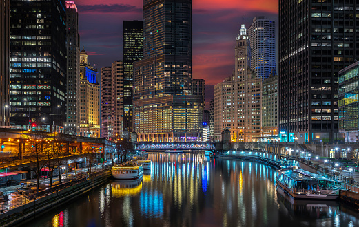 Daytime view of the the skyscrapers that line the Chicago river.