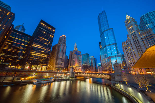 istock Cityscape of Chicago Riverwalk 1524316590