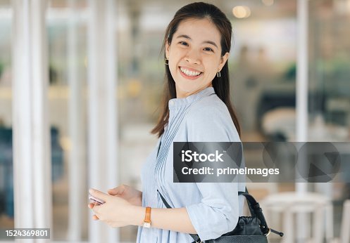istock Business modern lifestyle luxurious office Asian coffee break at cafe enjoy good coffee 1524369801